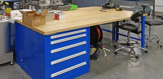 浦豐柜業(yè)幫助中國(guó)重汽動(dòng)力公司設(shè)計(jì)鉗工工作臺(tái)